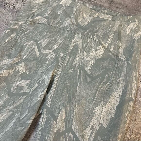 Lululemon Swift Speed HR Short 8” Biker Size 6 Jacquard Silver Blue - Picture 6 of 9